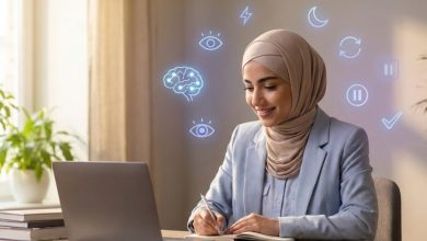 امرأة عربية تدرس وتتعلم بفعالية مع رموز علم الأعصاب - الانتباه واليقظة والنوم والتكرار